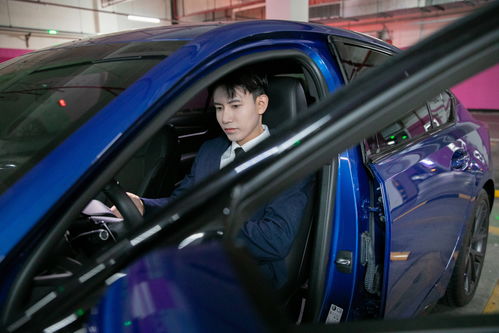 駕馭成功 商務(wù)人士與豪車銷售的攝影藝術(shù)